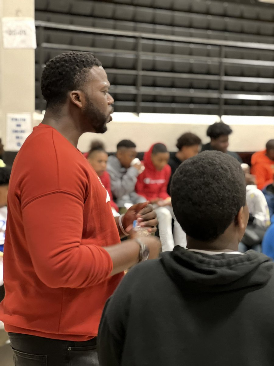 So grateful for <a href="/GWBooooooon3/">G.W. Boon</a> coming to <a href="/SparkmanMiddle/">Sparkman Middle</a> today to speak to our Man Up group! He spoke about making good decisions and it all starts now. Thank you <a href="/Armstrong4d4/">Shatika Armstrong</a> for bringing jim to speak!