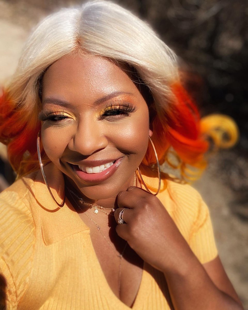 👑CANDY CORN QUEEN👑 tweet media