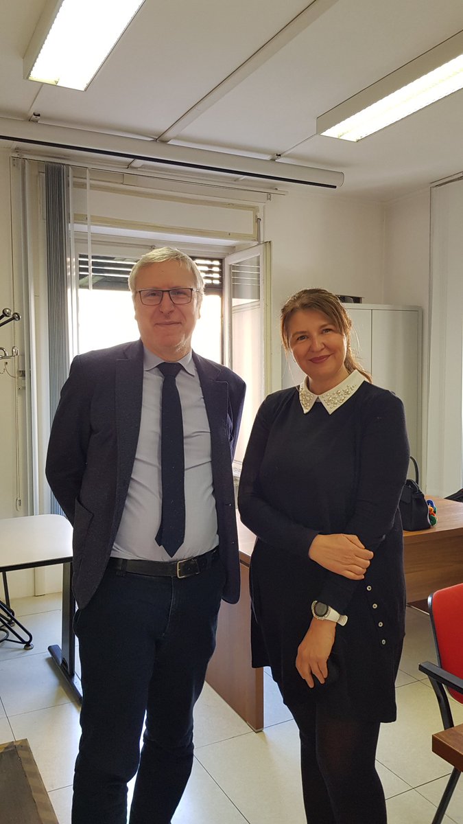 smart05200's tweet photo. La lotta et prevenzione contra il bullismo  ressemble beaucoup au programme pHARe  et rechetche notamment a travailler l empathie et le coopération entre élèves  comme nous l a expliqué le référent territorial du Rectorat de Genova #prisme #Genova #nah https://t.co/5FjBTZfDsw