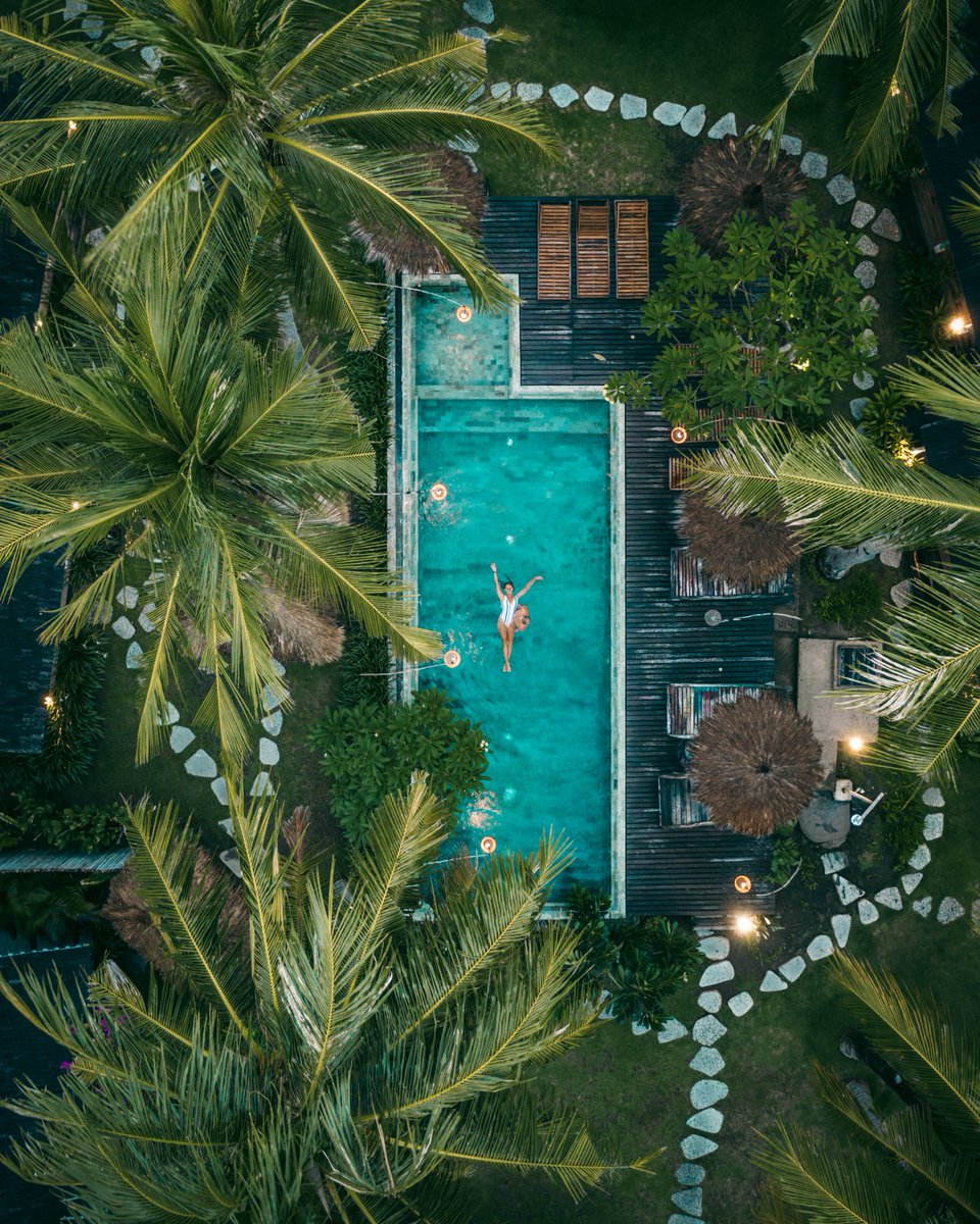 Captncoconuts's tweet photo. Our pool vibe at twilight 💫✨💫✨

we will bring real life utility to #NFT in #Crypto #CardanoCommunity  we can't wait to change the game. 

#tropicalpools #resortlife #tourismIndonesia https://t.co/kgE7SWnwP3