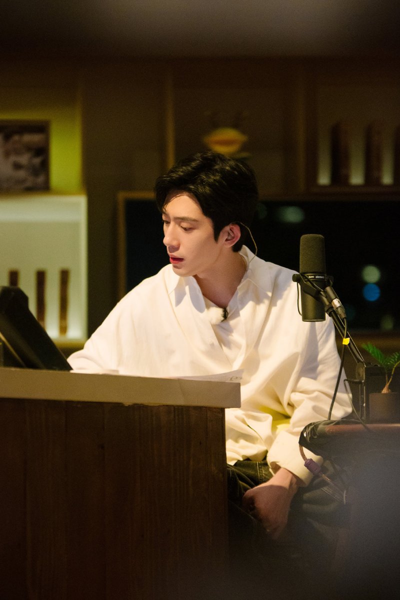 cdrama_update's tweet photo. 220329 #JingBoran Studio weibo update for Variety show #WelcomeBacktoSound2   

More pics - https://t.co/aBLc9pCsI1 

#井柏然 #朋友请听好2 
#井柏然朋友请听好2 https://t.co/QtWrVlHGsd