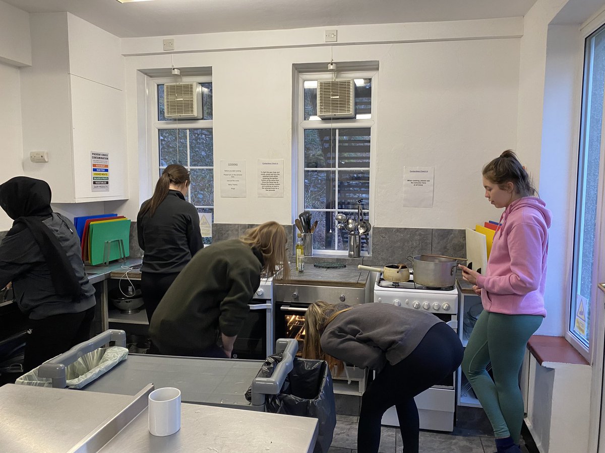 SandHighGeog's tweet photo. The year 12 geographers have made a brilliant start to their 3 day field work. Working hard as a team all day, including cooking tea and doing the dishes! #geography  #NEA #team https://t.co/bSqcCbd8el