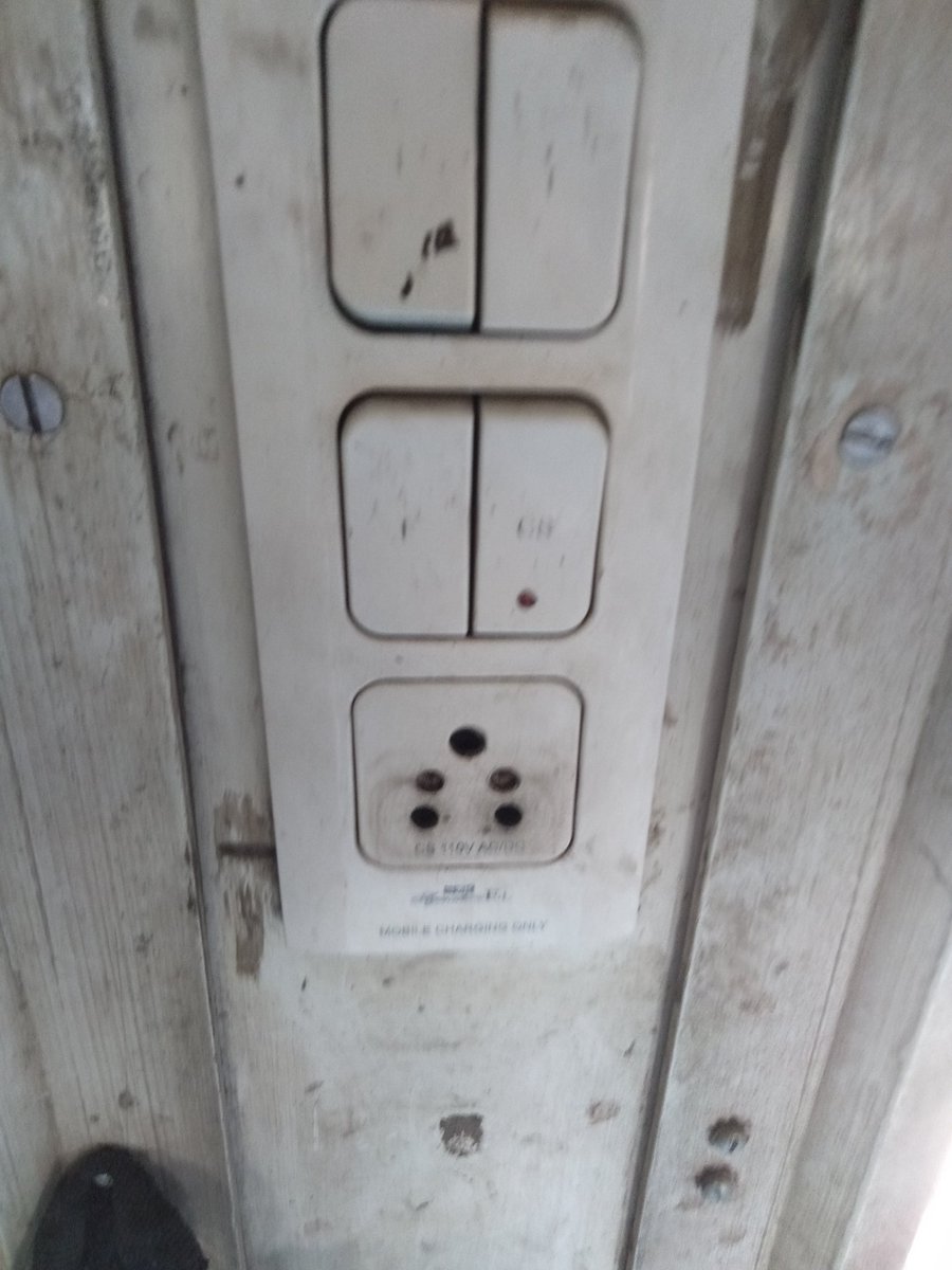 SumitM_12's tweet photo. @RailwaySeva @RailMadad @drm_raipur @secrail @RailMinIndia Charging sockets of S3 coach are non-functional in the train no 20823 PURI-AII SF Express. Please repair this.
Train No:- 20823
Coach:- S3
Berth :- 70 https://t.co/vioIYZjrs5