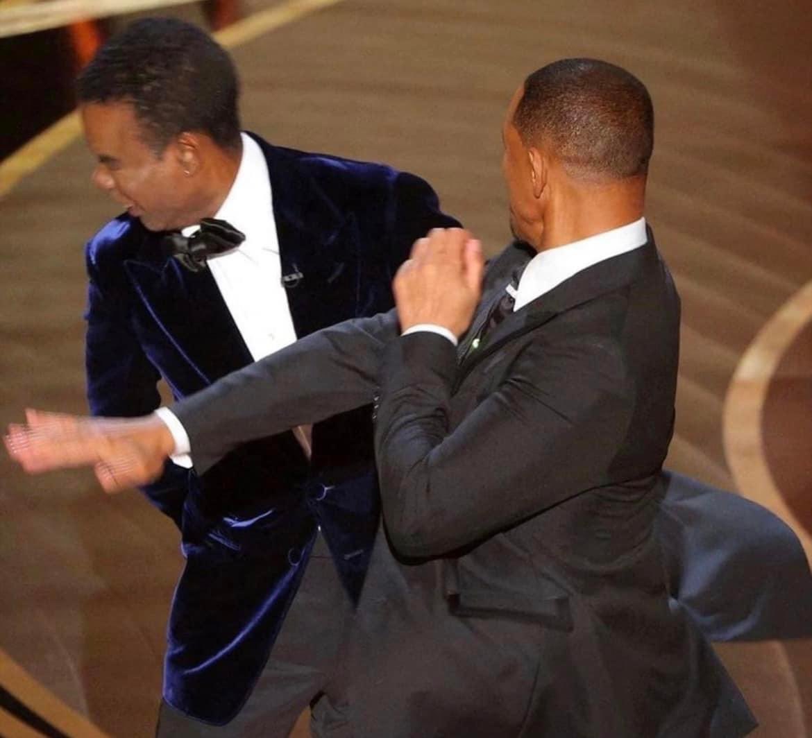 I would like to personally invite #WillSmith &amp; #ChrisRock into the World Sports Alumni. 
Will for his quick hands and Chris for his good chin. 😂 👋 #oscars