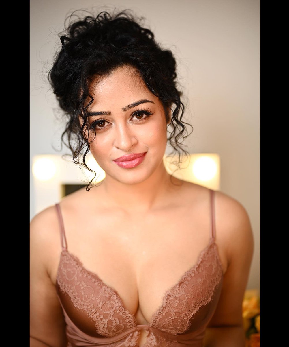 Onlyhashtag1's tweet photo. #ApsarRani #dangerousgirls #film #loscut https://t.co/AQzQjG15xF