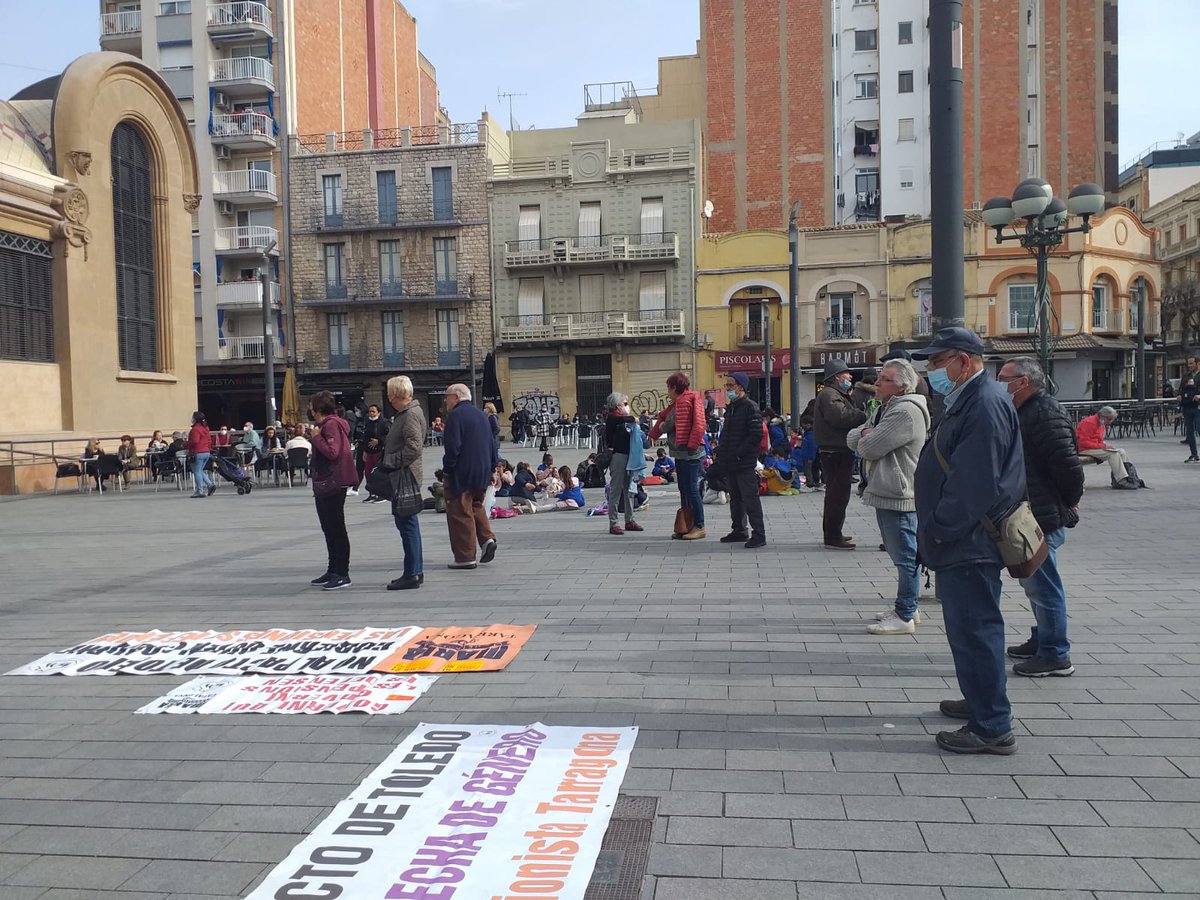 #NoPactoToledo TARRAGONA <a href="/MareaTarragona/">Marea Pensionista Tarragona</a> Pl. Corsini todos los LUNES. #IPCreal no 2,5% aplicado. IPC interanual 2021=5,5%. Trabajador/a a ti también te timan. 👇