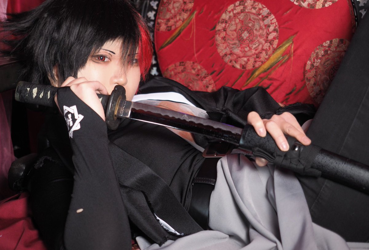 _jack_cos's tweet image. そんな細くない…
 #レイヤーが描く絵は本人と似るらしいので絵とコスを並べてみる