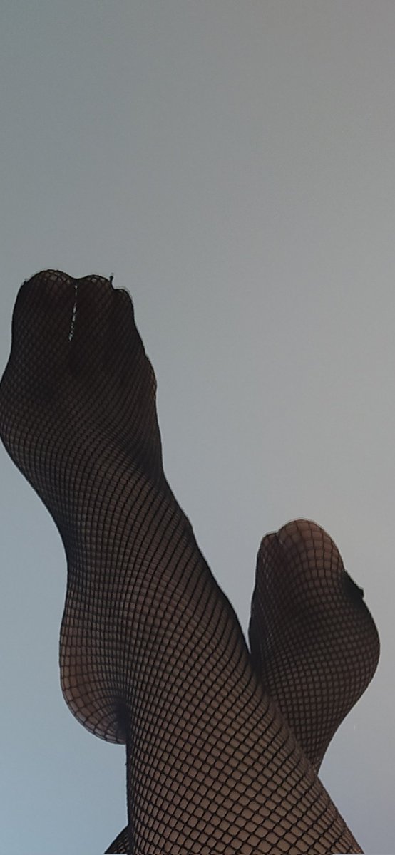 GoddessAnastazz's tweet photo. Pani chce nowe kabaretki , na kolana i podaj blik psie 🤑 #findom #femdom #paypig #moneyslave #polskadomina #footfetish #crushfetish https://t.co/tkjRDiDTJ2