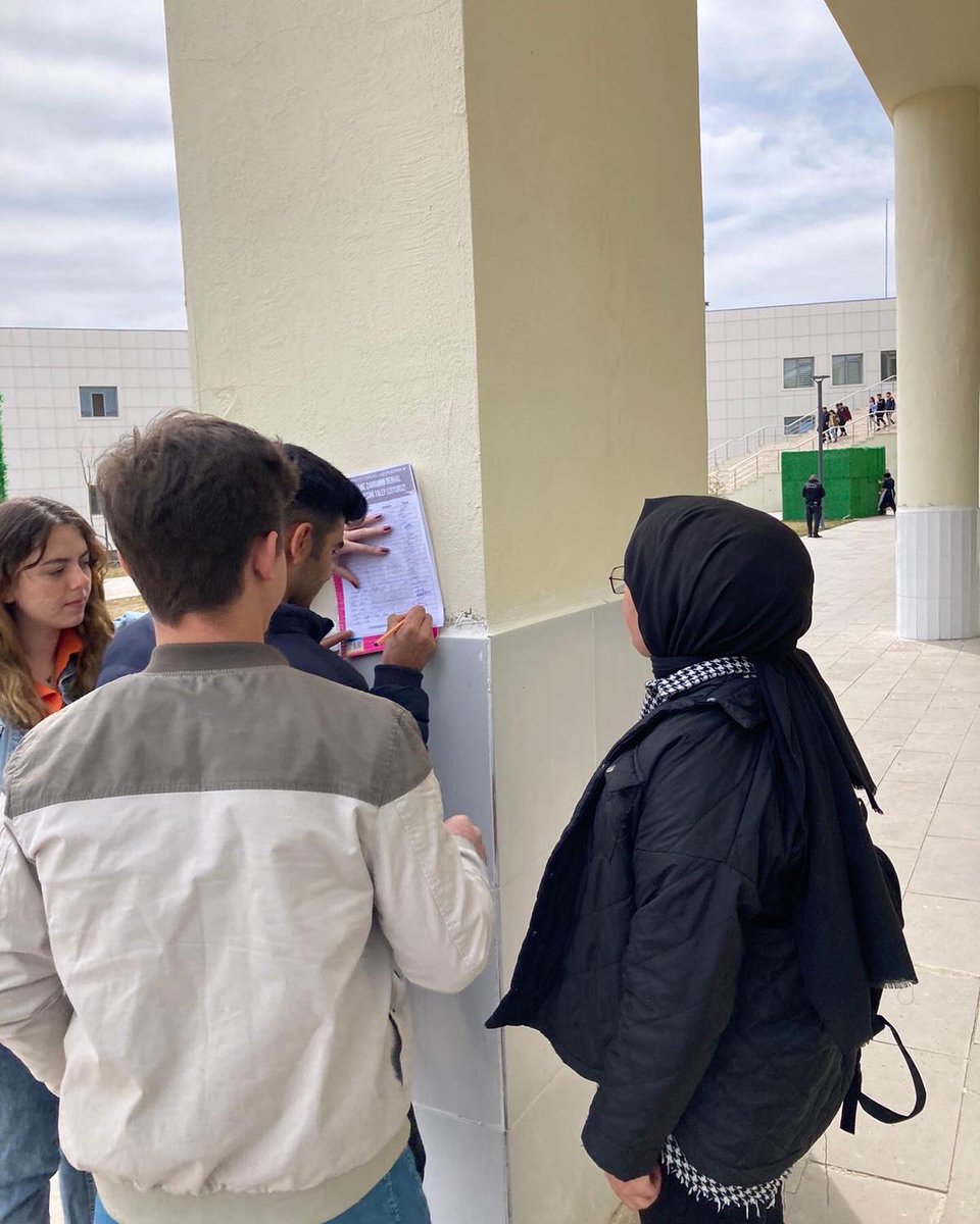 usakuniplatform's tweet photo. Sorumluluk almaktan çekinmiyoruz. Çarşamba günü saat 15.30’da yemekhane önünde buluşacağız. Tüm sıra arkadaşlarımızı da sorumluluk almaya ve bu fiyat artışlarına karşı mücadele etmeye davet ediyoruz.
Not: Bu gün 13.00 ve 15:30 Saatlerindeki çalışmalarımıza katılmak için dm. https://t.co/2gxDd7DrOV