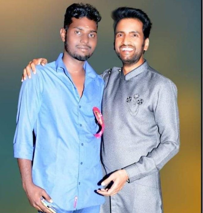 Kowsik_Santa_fc's tweet photo. Happy Birthday @SantaHari Bro❤️🎂
Annan @iamsanthanam Blessings Always Be With U🤗
#Santhanam #AgentKannayiram #GuluGulu https://t.co/BchgdHEDsX