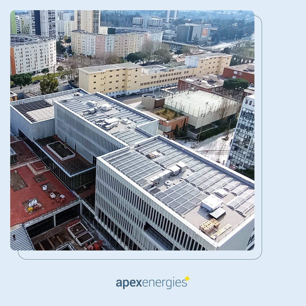 Apex_Energies's tweet photo. CHANTIER EN COURS 🚧AUTOCONSOMMATION –Retour sur notre projet pour la CCI de Nice! Apex Energies est fier de réaliser un projet qui s’inscrit dans le cadre de la construction d'un campus d'apprentissage.📓

La centrale de 287 kWc, délivrera une production annuelle de 375 MWh ⚡ https://t.co/2MhL9DTcMM