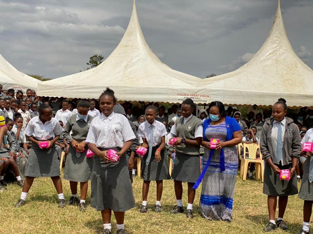 An integrated approach to menstrual health &amp; SRHR recognizes that menstrual experiences affect both the physical and social determinants of SRH. <a href="/AumaPaul2/">Daphine Paul</a> having a mentrual hygiene management talks with Girls from Itoleka Girls High school .