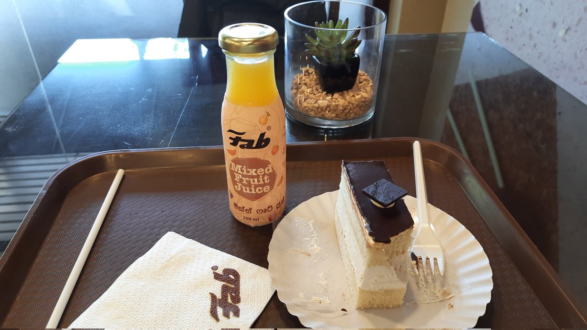 UpulTR's tweet photo. Snack time.
Butterscotch gateau slice and a fruit juice
#foodies
#TheFab https://t.co/SLv21aGL5y