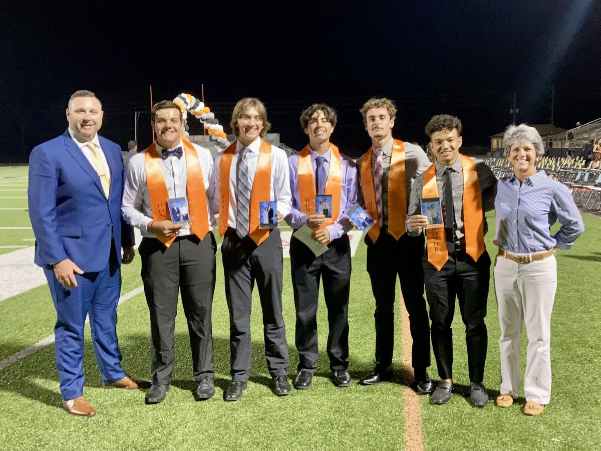 oviedo_baseball's tweet photo. Congrats to our 2022 Honor Graduate Seniors!
#StudentAthlete #GoLions 
@CarterCooke14 @Xavier_L31 @Giansbaseball @BradyNapier3
@TJWayne15 @KarenGerberThom @enright_phil https://t.co/qoj3jvnWFm
