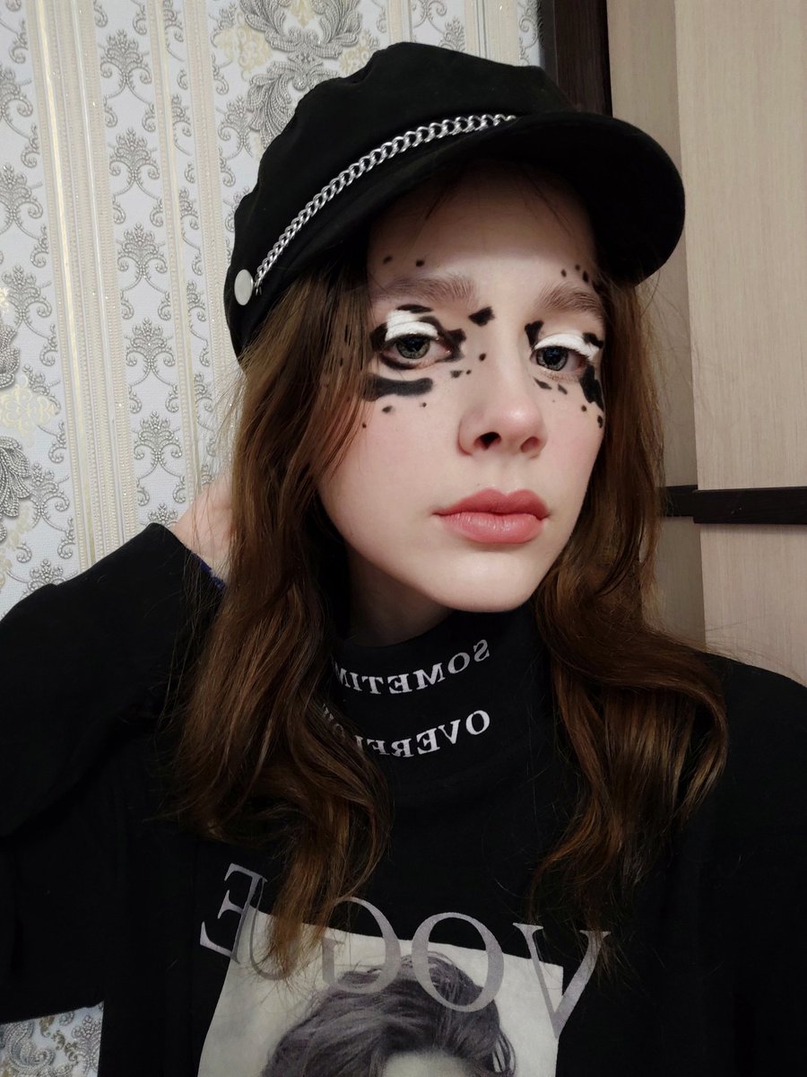 562_ally's tweet photo. На данный макияж у этой мадам ушло 2 часа🤍🐄
PS: брала идею у Джеймса Чарльза
@jamescharles
#cow #makeup #black #white https://t.co/ZOW2v42HRj