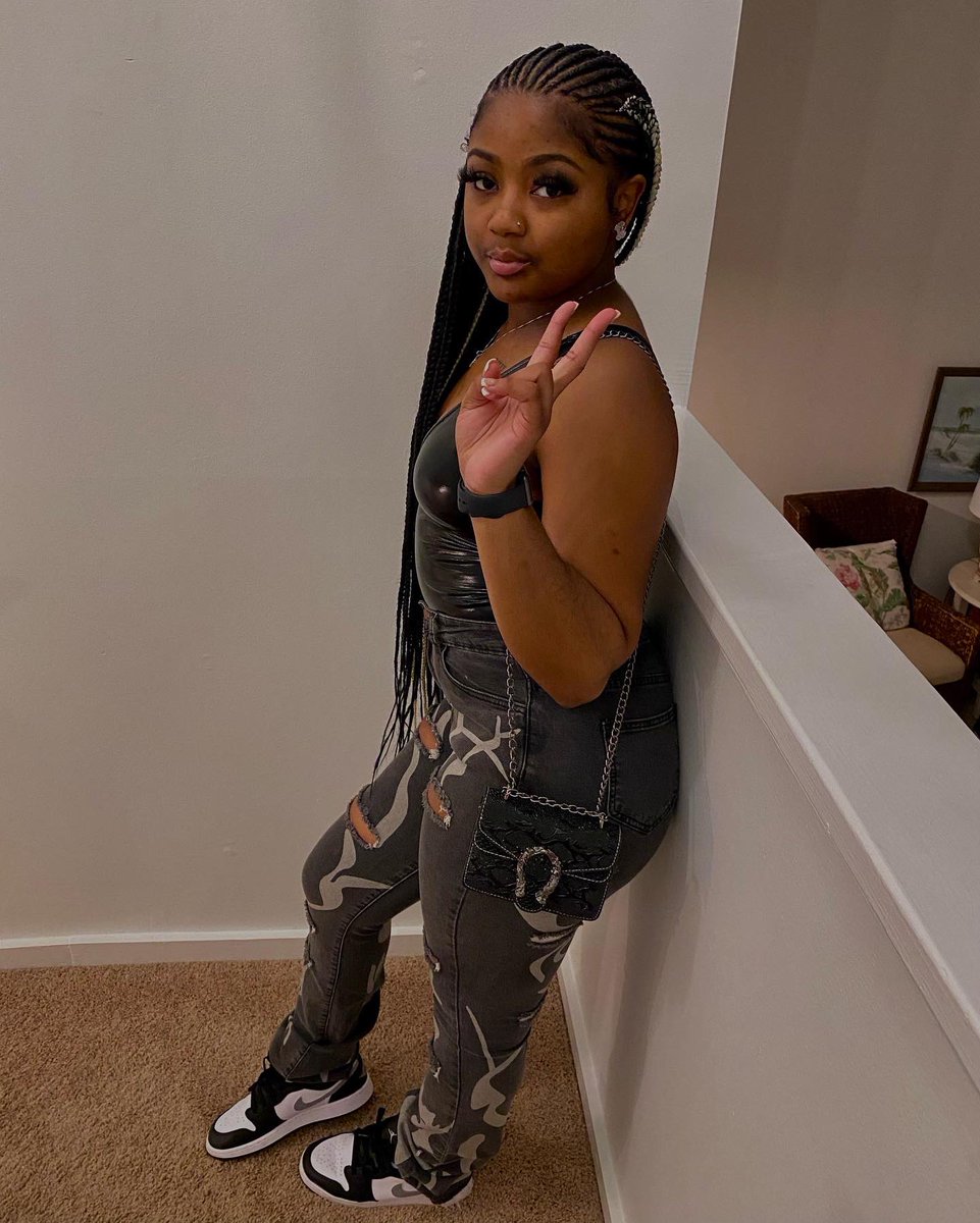 jaslynmykeral's tweet photo. you could leave, but where u goin 🧏🏽♀️ #PCB22 https://t.co/NusuMj5Hvu