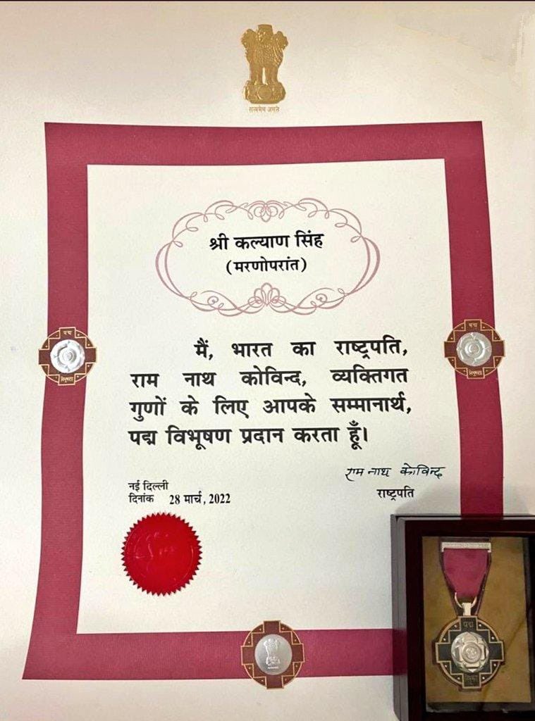 पूर्व राज्यपाल,उ०प्र०के पूर्व मुख्यमंत्री आदरणीय कल्याण सिंह "बाबू जी" को मरणोपरांत पद्म विभूषण से सम्मानित किया जाना प्रसंशनीय है। बाबू जी पूरे जीवन देश हित व गरीव कल्याण के लिए समर्पित रहे। मेरा उन्हें कोटि-कोटि नमन।