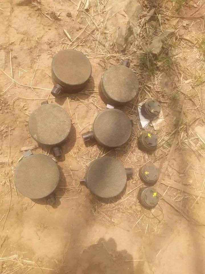 This is how KNDF comrades removed the landmines of SAC terrorists planted near the farmland areas of #Karenni state (Kayah state).

#2022Mar29Coup 
#WhatsHappeningInMyanmar