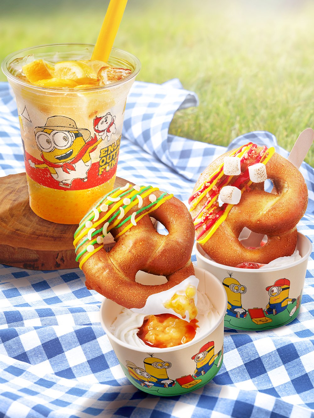 ユニバーサル スタジオ ジャパン公式 クリームにディップして食べよう ニューヨークで大人気のプレッツェルを ドーーーン と乗せた最新フード カップのミニオンたちと ピクニック気分で食べ歩こう 春の食べ歩きフードはこちら ユニバーサル スタジオ ジャパン公式 クリームにディップして食べよう ニューヨークで大人気のプレッツェルを ドーーーン と乗せた最新フード カップのミニオンたちと ピクニック気分で食べ歩こう 春の食べ歩きフードはこちら