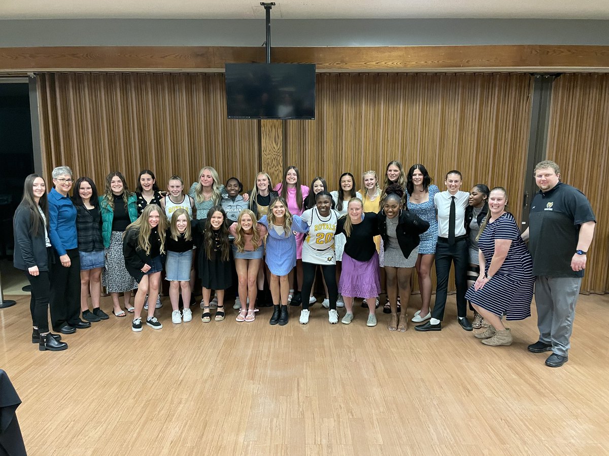 One final moment with the 2021-22 RHS Girls Basketball team. 🖤🦁🏀 #rhs #royhigh #girlsbasketball #basketballteam #rowtheboat #unity #team