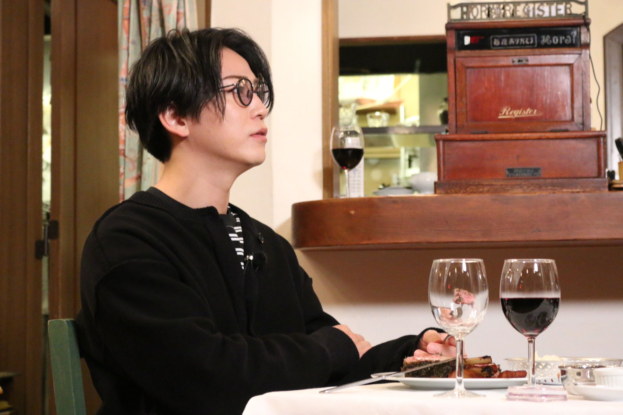 FO_HU5EagAIEYEK?format=jpg&name=large