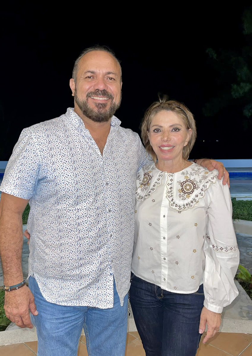 Exquisita forma de terminar el día, con mi amiga <a href="/gabypallares_/">Gaby Pallares</a> a quien admiro y respeto por ser una gran persona. Compartimos causas comunes en el pasado y ahora también en lo futuro.