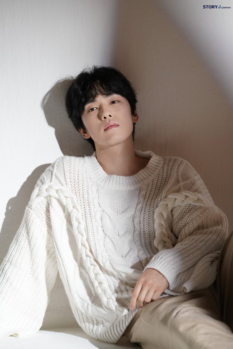 callmeeenoona's tweet photo. It is so fun seeing them both doing well -- the emotions are so deep. #GQmag #storyjcompany thanks for her interview #shinyesun and for updating his profile too #kimjunghyun. https://t.co/vuapdPi1za
