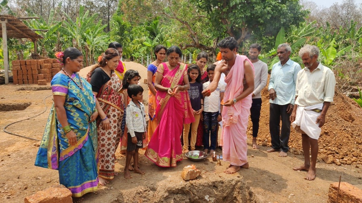 VNamadhari's tweet photo. Family 💞 https://t.co/LBThdPiyp2