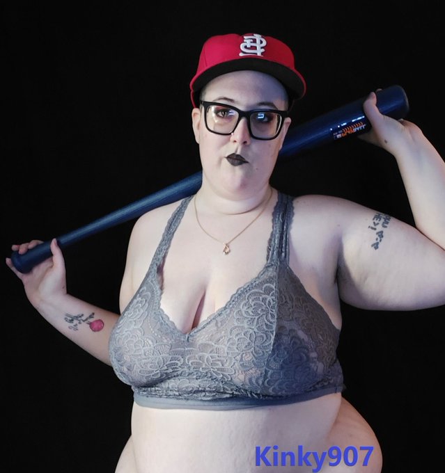 Did a themed photoshoot today. Check the comments for the rest https://t.co/DC6c99XSKY