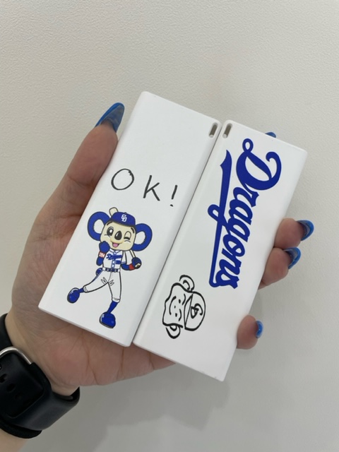 case_ya_com_dom's tweet photo. こんにちは😆💕
中日ドラゴンズとイオンモールナゴヤドーム前店との
コラボ商品詳細です⚾️‼️
今年は今までにないデザインとなっております😆✨
手帳型ケースは全機種対応Mサイズ
モバイルバッテリーはなんと‼️
コラボ限定両面プリント🥰‼️当店限定販売です‼️
是非ご来店お待ちしております⚾️💙 https://t.co/SKk9ev3yXT