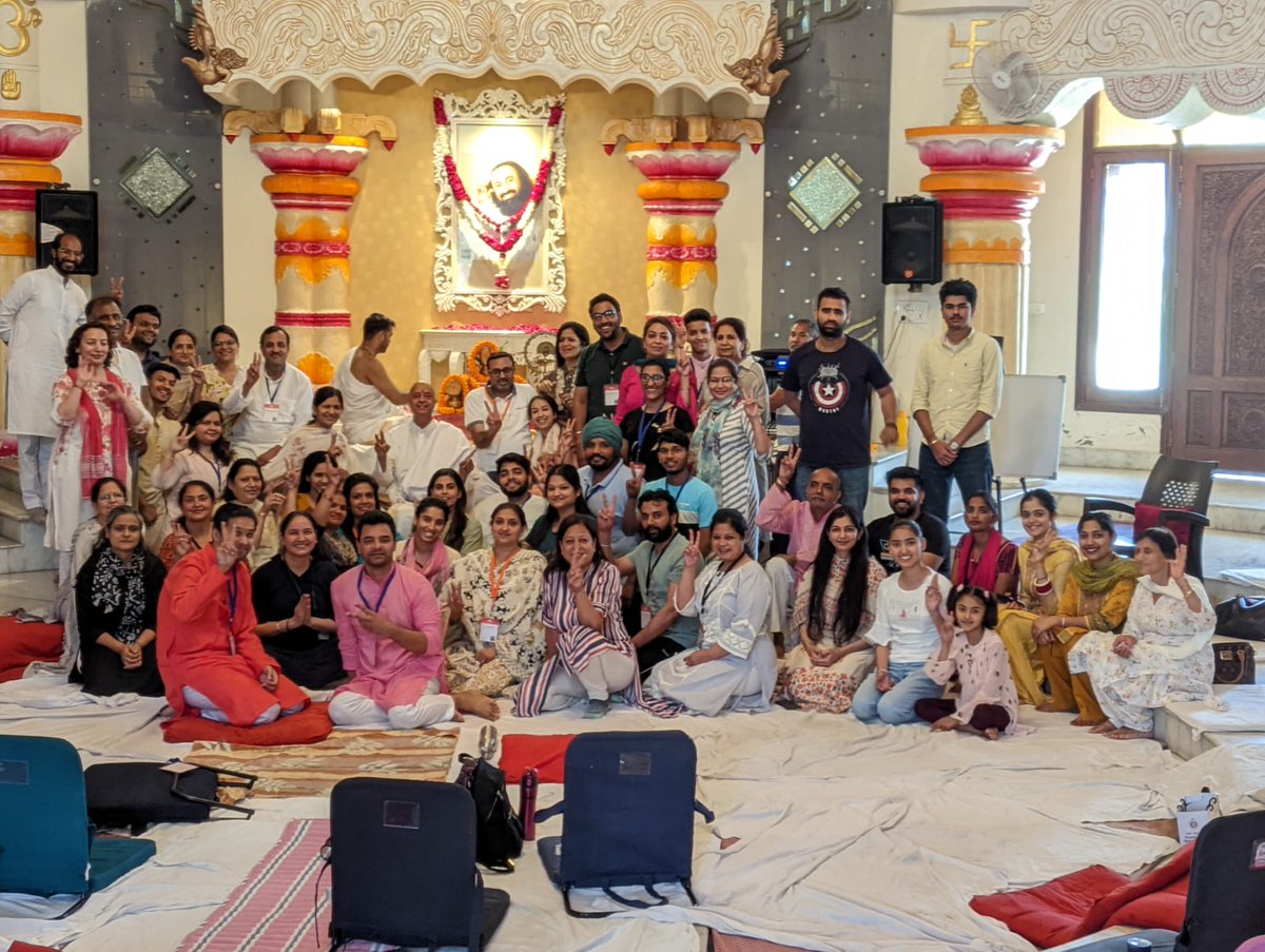 Nickjain5's tweet photo. Concluded Advanced Meditation Program in Ludhiana Punjab with 40+ souls who took a journey towards Self ❤ with the Epitome of love #SwamiGunatitJi @AOLPunjab @AolLudhiana in TOK. @ArtofLiving Grateful to Gurudev @SriSri ❤ https://t.co/MBSAYbRVzz