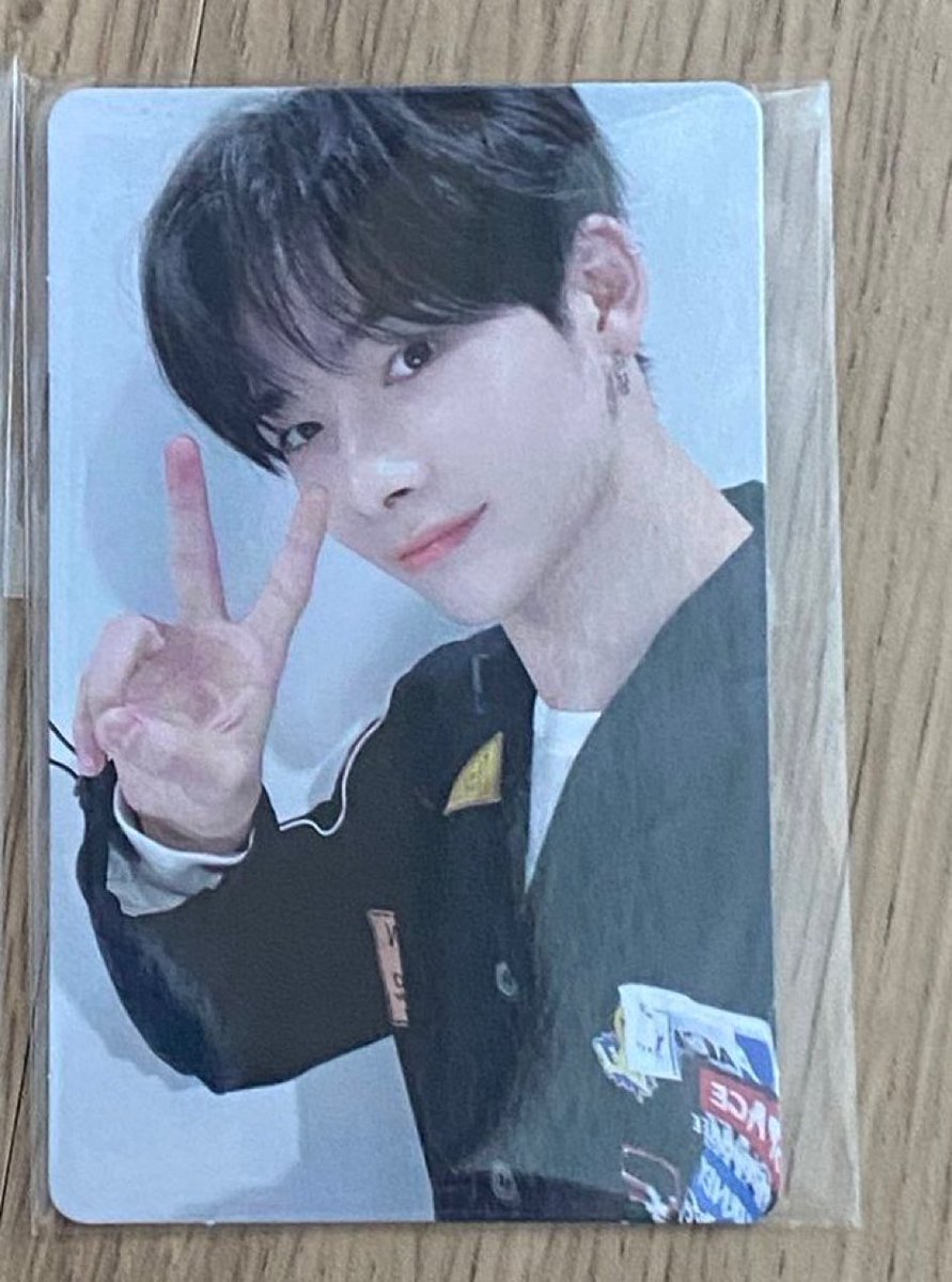 Leagifluv's tweet photo. Wtb want to buy ni-ki rpc ggu ggu package 2022. Dm me serious collector🙆‍♀️ https://t.co/WzTcHLtKEd