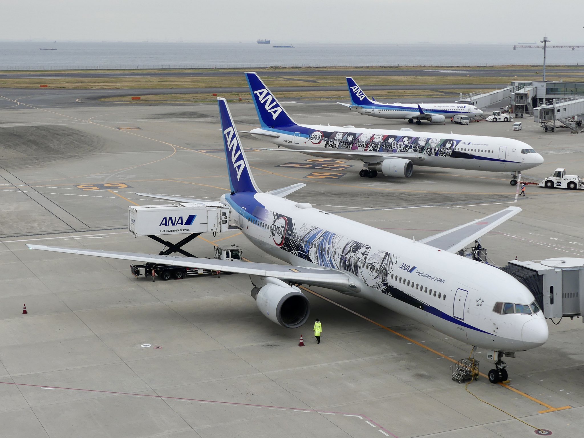 Twitter এ ニャ 今日の羽田空港です 鬼滅さん 仲良く並んでいました Ja608aさんはmyjへ出発 鬼滅の刃ana 鬼滅の刃じぇっと 絆のツバサ T Co Wn3hzilhhl ট ইট র