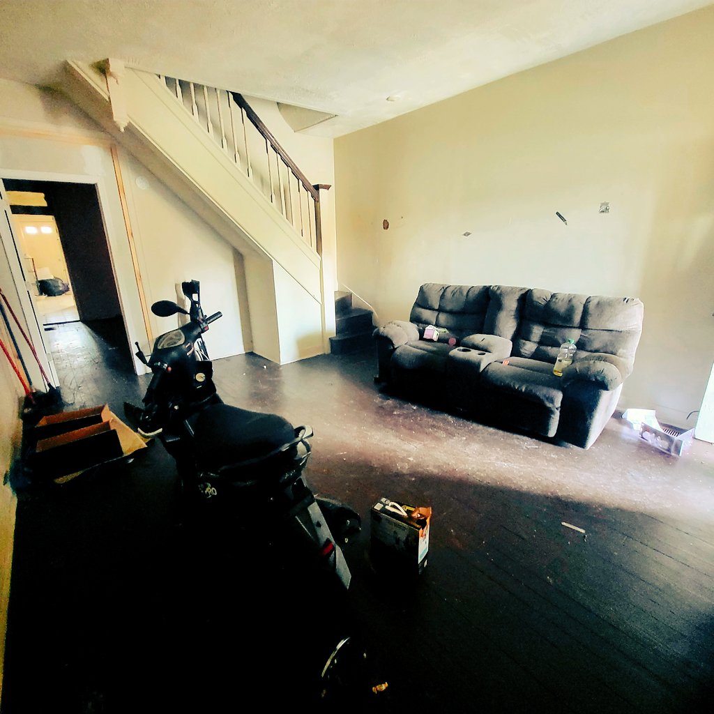 MsQueenEarth's tweet photo. GN!

Today was dope. High and low 📸 

I hate bullies. I felt relief and pain for Will and for all the assholes I never got to bitch slap.

Esp the ones who have come for the wife. 

Leave people alone.
Worry about your own.

We are, after all, works in progress.
#TeamWillSmith https://t.co/8JQJwwrzVy