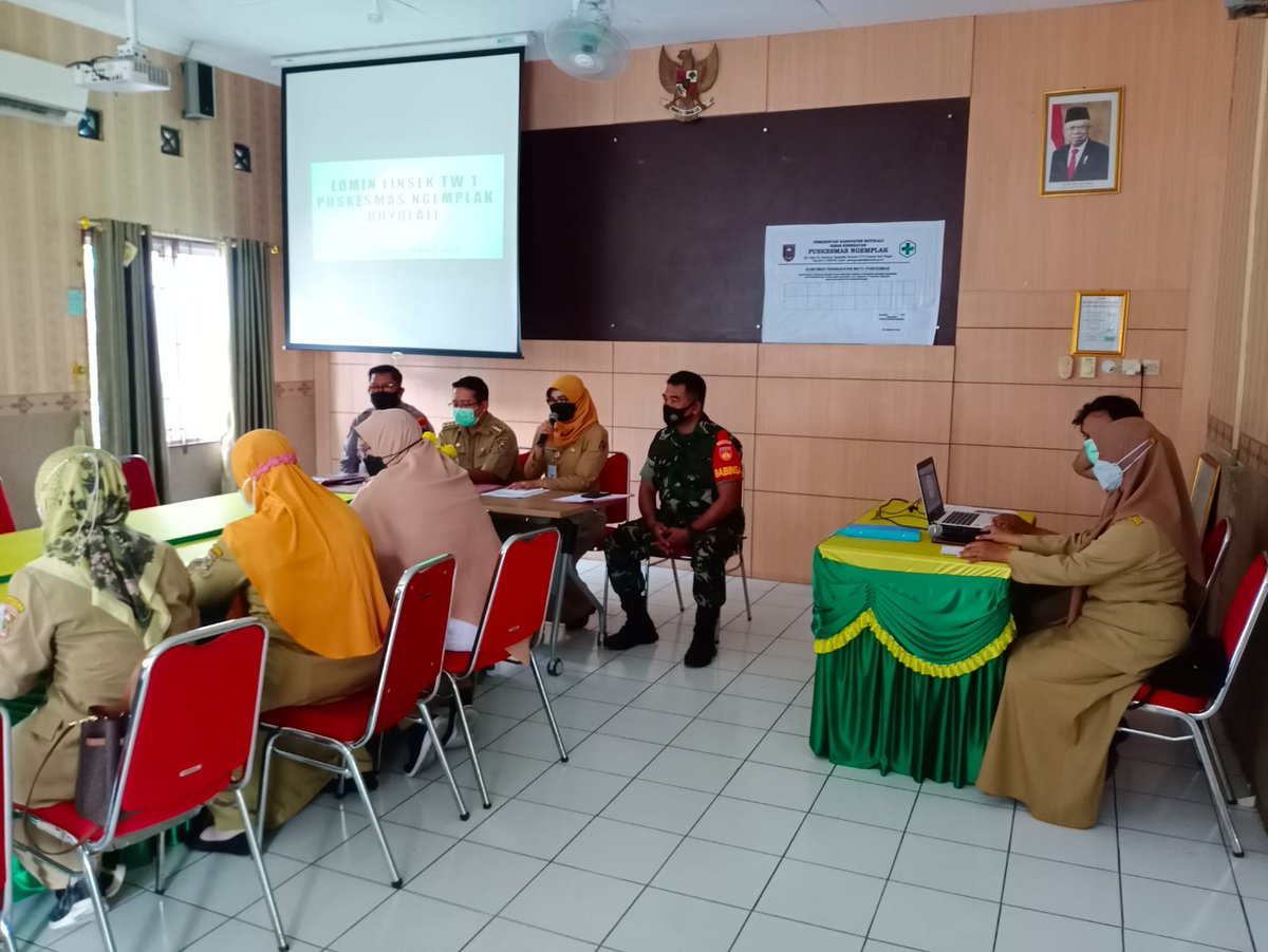 11Ngemplak's tweet photo. Babinsa DS.Pandeyan Sertu Taqwan menghadiri rapat giat lokakarya mini di aula Puskesmas kec.Ngemplak
@kodimboyolali 
@KoremSolo https://t.co/nCP5eRst1P