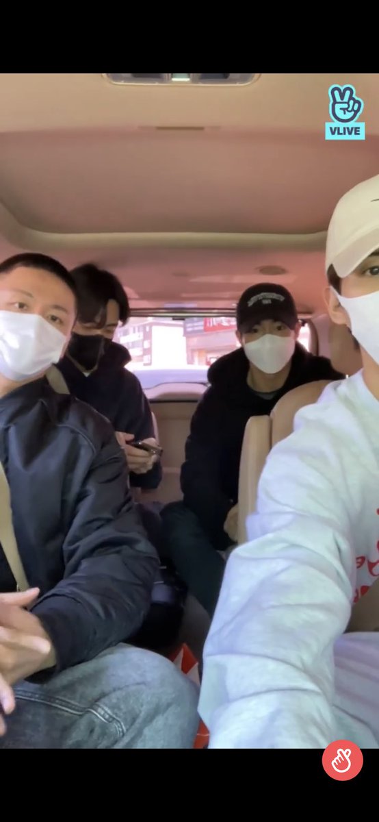 nwww_w_'s tweet photo. เปียกปอน ยองบินไม่ต้องห่วงพันทาจี กับเมมเบอร์นะ พวกเราจะดูแลตัวเองอย่างดี ขอให้มีความสุข ไม่เจ็บไม่ป่วย เราจะรอขอให้กลับมาอย่างปลอดภัยนะ https://t.co/OnFnu37BDQ