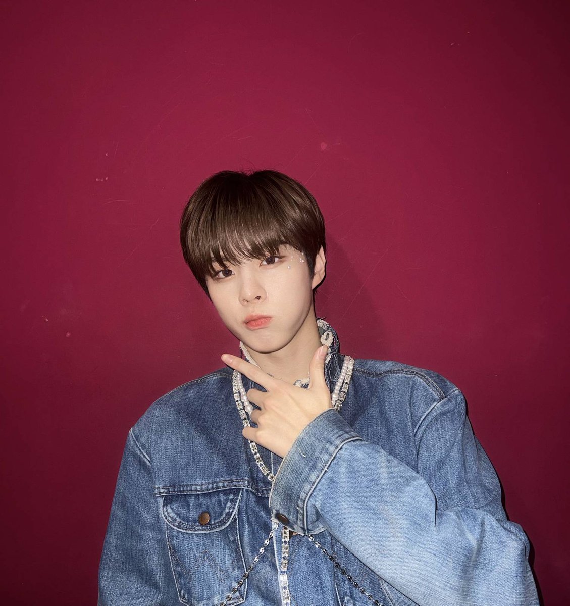 hourlykwseok's tweet photo. #김우석 #KIMWOOSEOK https://t.co/8qIAZxNuUZ