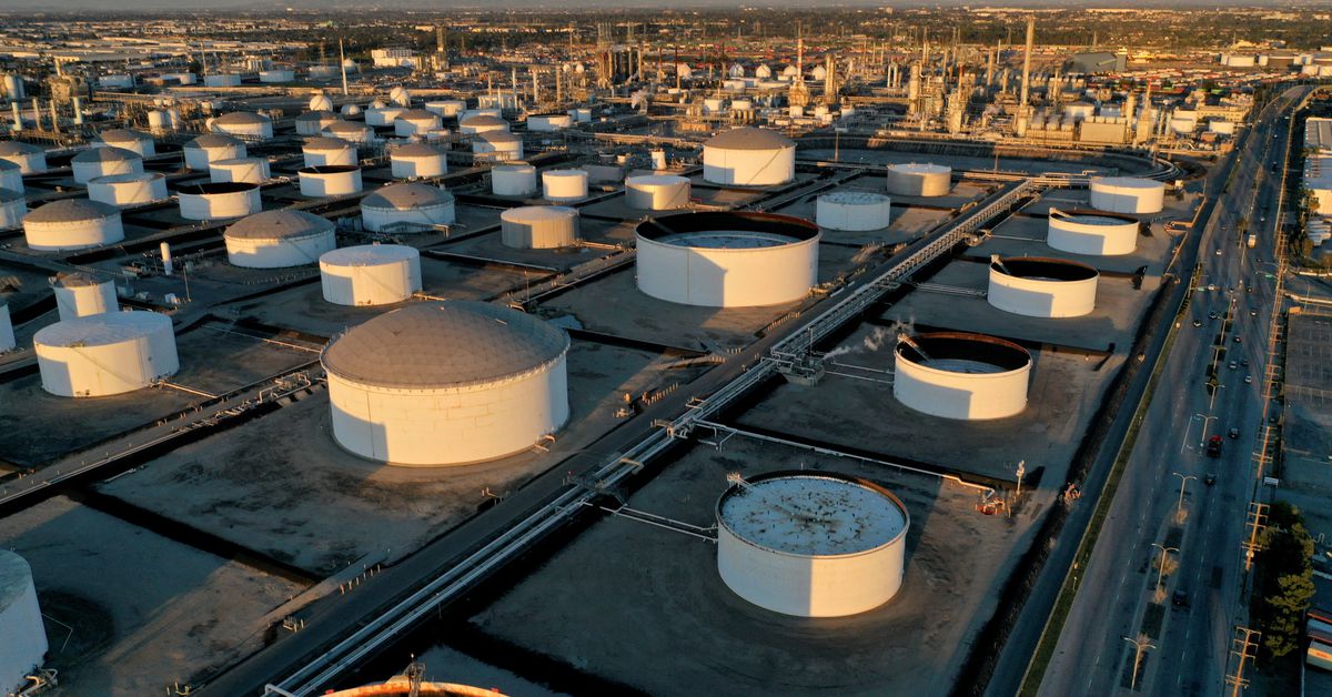 Oil drops on Ukraine peace talk hopes, China demand fears reut.rs/35k2HYV