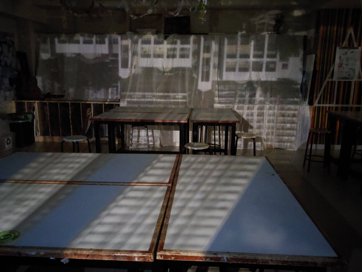 Art_Gis's tweet photo. We made the studio into a #CameraObscura. Students loved seeing how a camera works as part of Science Week in the art department. Wow moment!  @GISscience #creativelearning #steam #photography #gislearning https://t.co/PC8IyCwWvQ