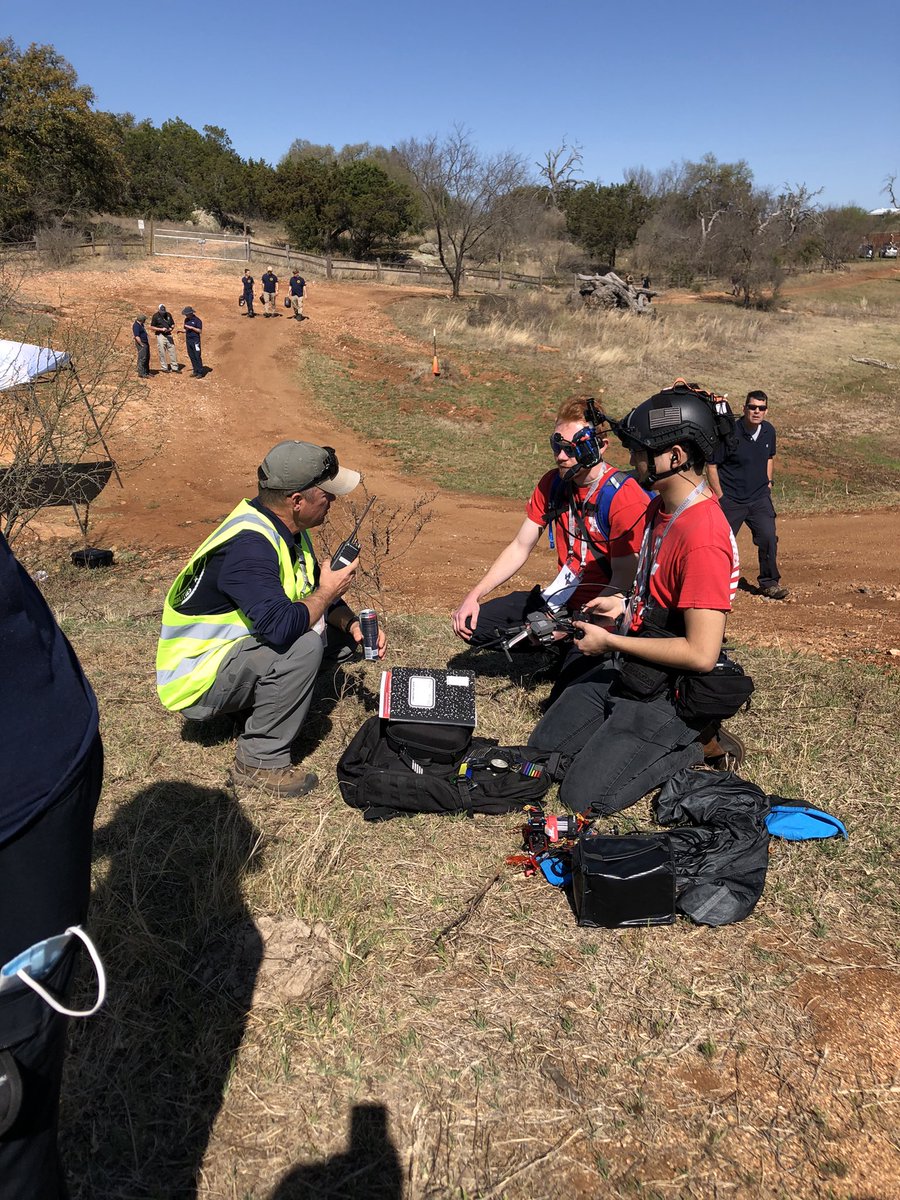 DronePompier's tweet image. Day 1 was such an amazing day meeting great people from Texas public safety, LAFD and NYPD. Plenty of trainings and flights. #TXPSROBOTS