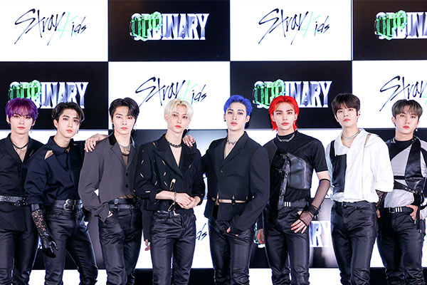KBSWorldRadio's tweet photo. Stray Kids Become 3rd K-Pop Act to Top Billboard 200 Chart https://t.co/4qwwQ1sCEB https://t.co/18XNeBEzuL