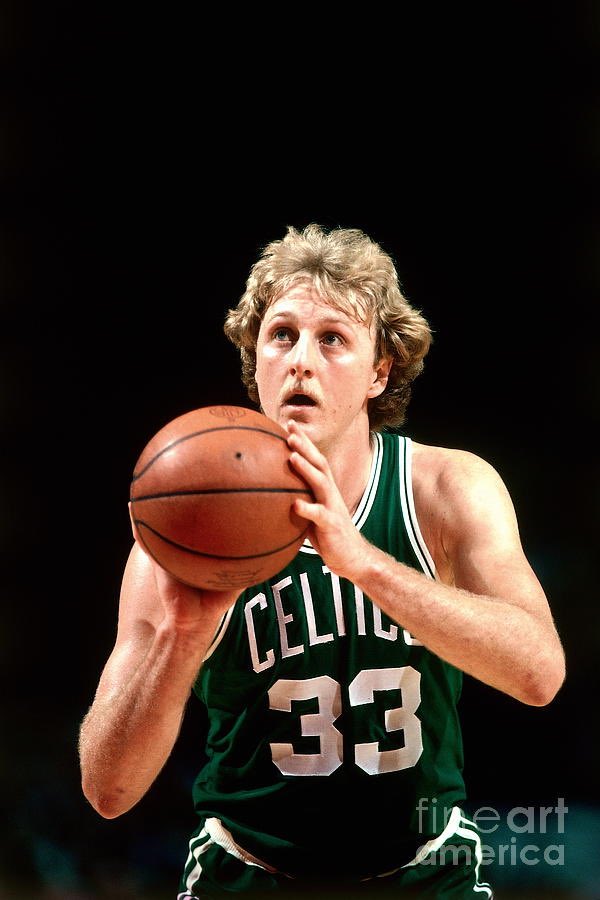 Daffou's tweet photo. GM Twitter Fam! 😎
Did you know? This little bird that brings us all together is named "Larry"!
Tribute to Larry Bird #33 #goldhand #BostonCeltics https://t.co/3c56RDsB3U
