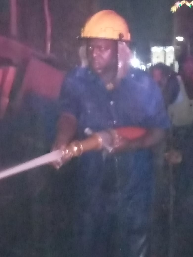 fedfirelagos's tweet photo. As an a Service whose work is also to save lives and property, Federal Fire Service through her  Sururlere Fire Station  turned  out to Nnobi Street, Kilo Surulere, Lagos State in the wee hours of today. @linda_ikejii @9mobileng @Gidi_Traffic https://t.co/sjOMFHkwPD