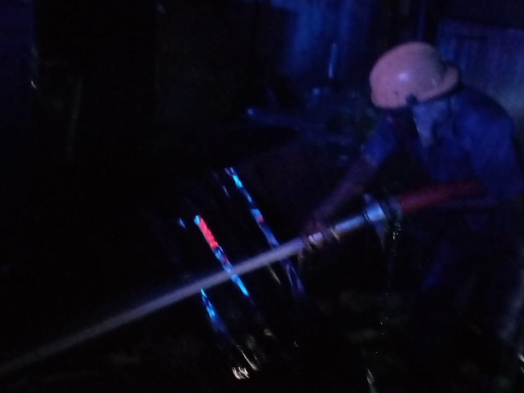 fedfirelagos's tweet photo. As an a Service whose work is also to save lives and property, Federal Fire Service through her  Sururlere Fire Station  turned  out to Nnobi Street, Kilo Surulere, Lagos State in the wee hours of today. @linda_ikejii @9mobileng @Gidi_Traffic https://t.co/sjOMFHkwPD