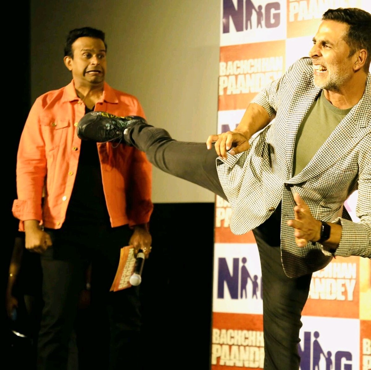 Caption my best reaction on @akshaykumar kicking me.

#AkshayKumar #siddharthkannan #sidk #BachchhanPaandey