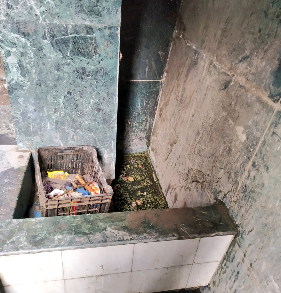 Umerwani99's tweet photo. This is Malaknag, famous sulphurous spring of Anantnag. The residents want it to be cleaned, &amp; a sweeper from MC be alloted before Ramzan. Responsibility for adverse conditions of this spring also needs to be fixed. Requesting @hilalshah786 sb for early redressal of the issue. https://t.co/DZFrhp3GTu