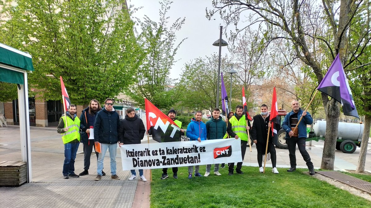 🔴⚫Dianova (Zandueta) borrokan!
Itxierarik eta kaleratzerik ez!
Ez baikara erabili eta botatzeko merkantzia!
La sección sindical de CNT en #Dianova continua socializando el conflicto y se concentra para recibir a los representantes de la empresa en el proceso de negociación.