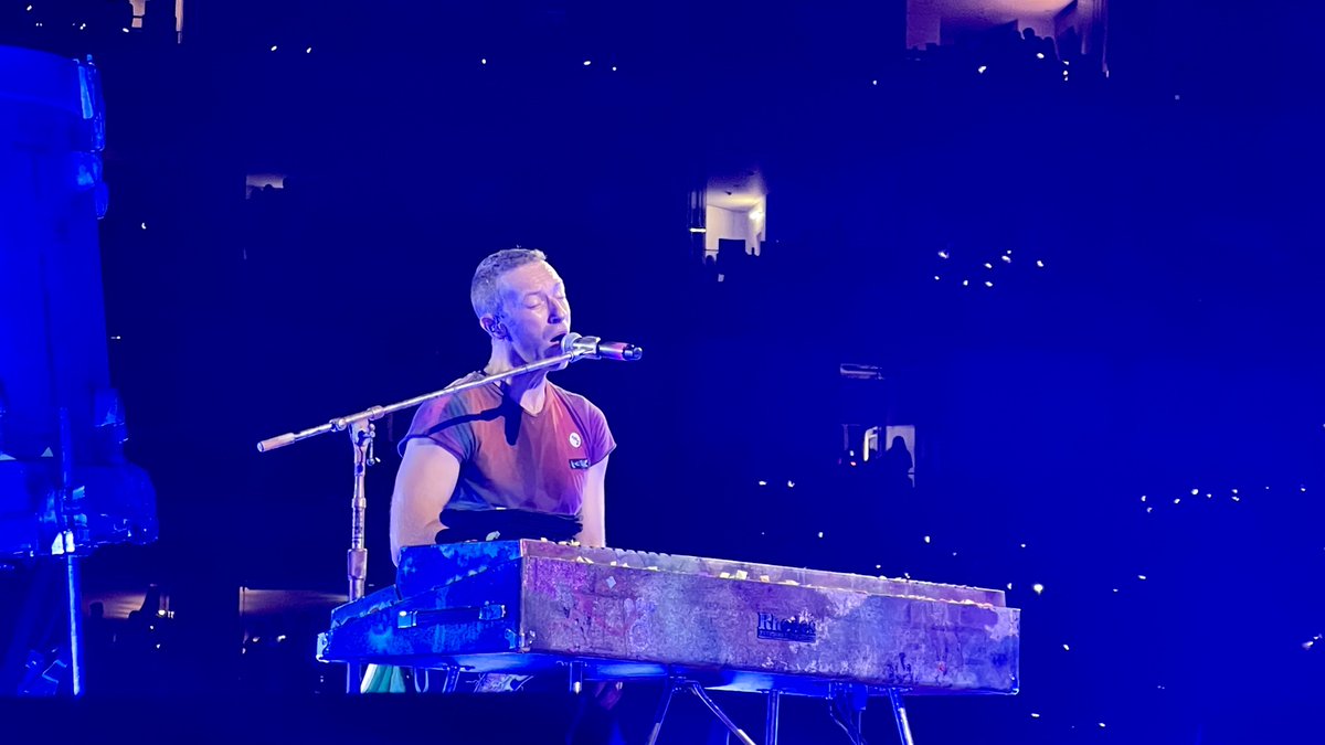 Jagarodz's tweet photo. El mejor día de mi vida ❤️ #Coldplay #ColdplayMonterrey #ColdplayMexico https://t.co/00dEYkxJYz