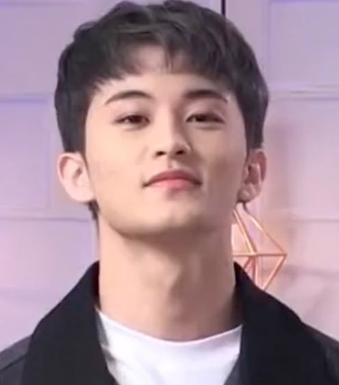 Ieemarkees's tweet photo. when mark lee goes https://t.co/87ANW9tTCy