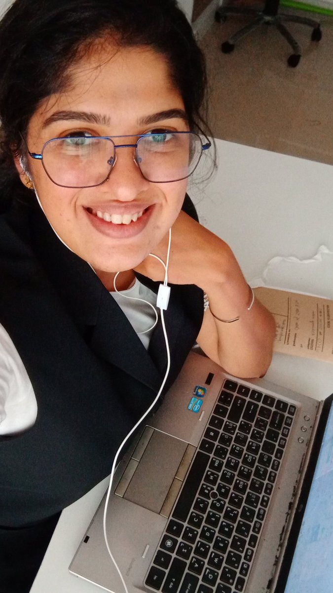 maitrihegde18's tweet photo. Let your dreams be colourful,
Let your thoughts be colourful,
Let your actions bring colours to life of others,
Let your eyes reflect
colours of love and peace,
Let your smile fill the colours to colours of the world,
Even if you wear black and white.
#lawyerlife #mycolours https://t.co/qxLZ2ss1y4